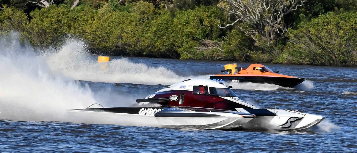 Taree Aquatic Powerboat Club won't forfeit Easter for the Easter Spectacular, despite a clash with another major event on the national powerboat calendar.